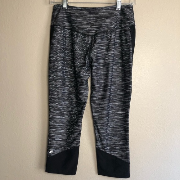 Eddie Bauer Movement Capris Leggings Size S - Picture 2 of 13